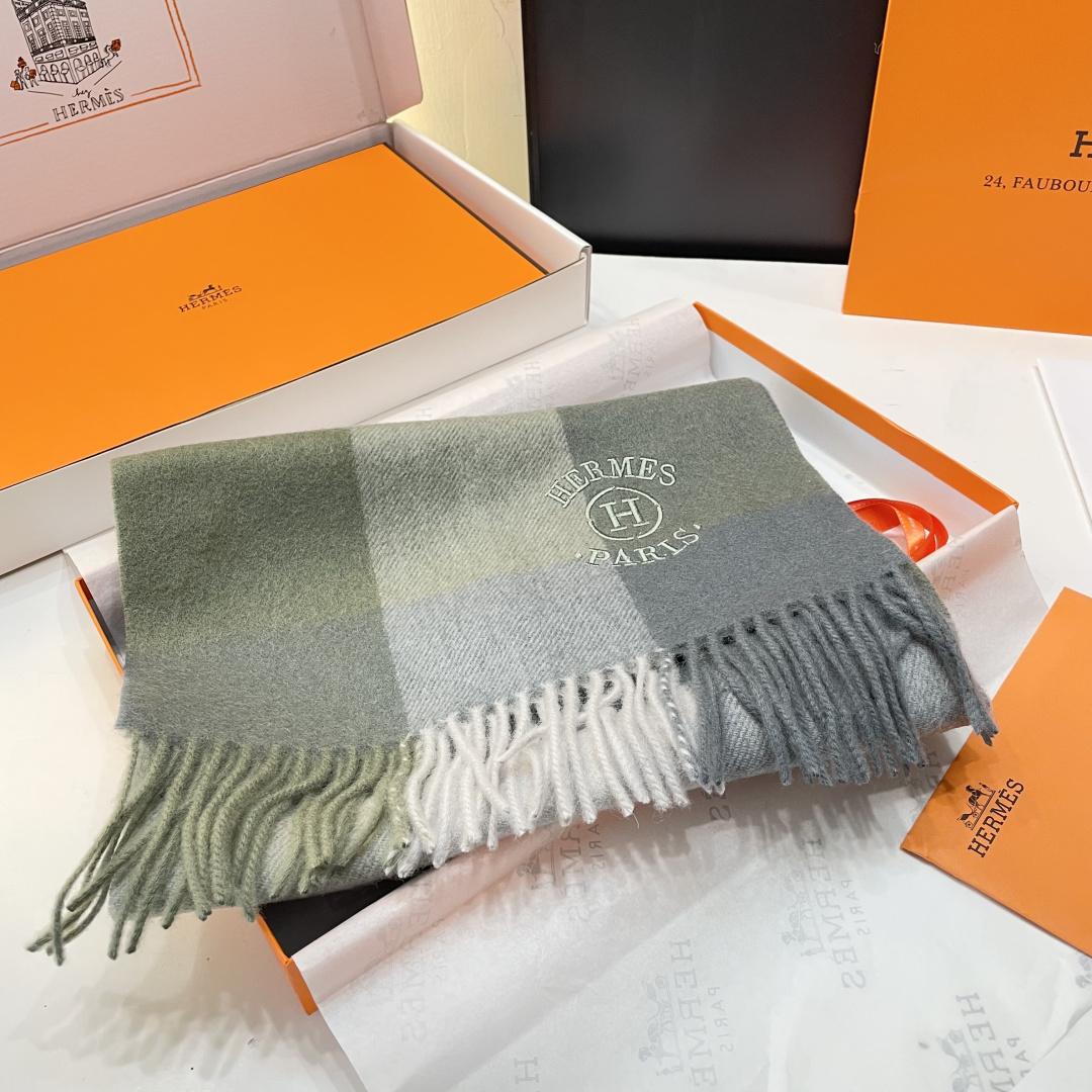 爆款推荐⚠️爱马仕好看到尖叫‼️顶级山羊绒款☀☁️‼️💯非常赞的情侣款围巾💟💟💟此款是专柜限量款👍💋顶级