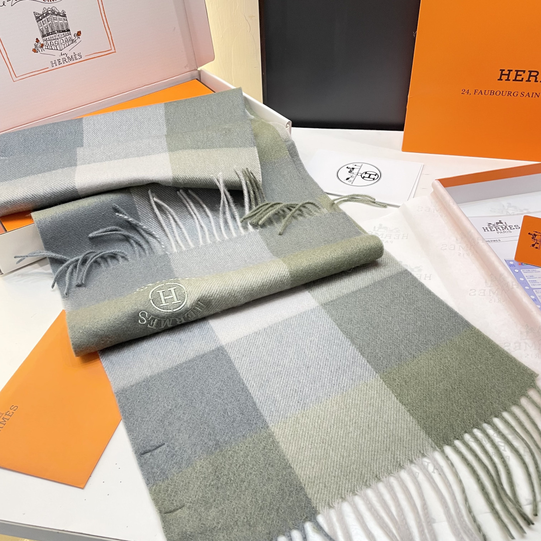 爆款推荐⚠️爱马仕好看到尖叫‼️顶级山羊绒款☀☁️‼️💯非常赞的情侣款围巾💟💟💟此款是专柜限量款👍💋顶级