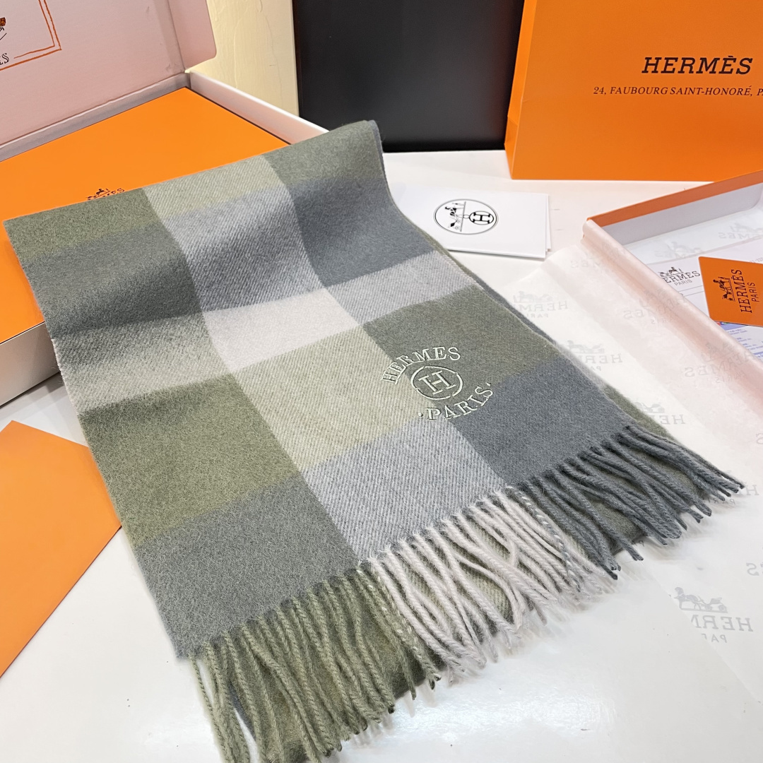 爆款推荐⚠️爱马仕好看到尖叫‼️顶级山羊绒款☀☁️‼️💯非常赞的情侣款围巾💟💟💟此款是专柜限量款👍💋顶级