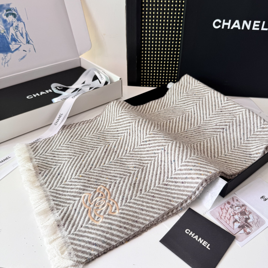 新款 搭配利器🆕🆕 香奈儿系列货 专供viP 产品 ♥顶级苏格兰进口绵羊毛 纹路织法使围巾赋有弹性且柔软