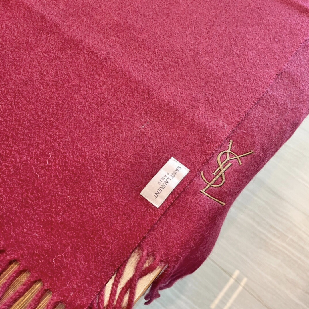 YSL（圣罗兰）100%羊绒版手感好到爆 难得一见的温柔配色，低调又不失优雅❗️】重点推荐高级舒适时髦气