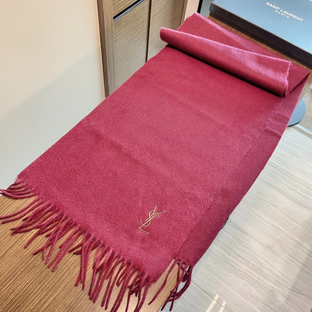 YSL（圣罗兰）100%羊绒版手感好到爆 难得一见的温柔配色，低调又不失优雅❗️】重点推荐高级舒适时髦气