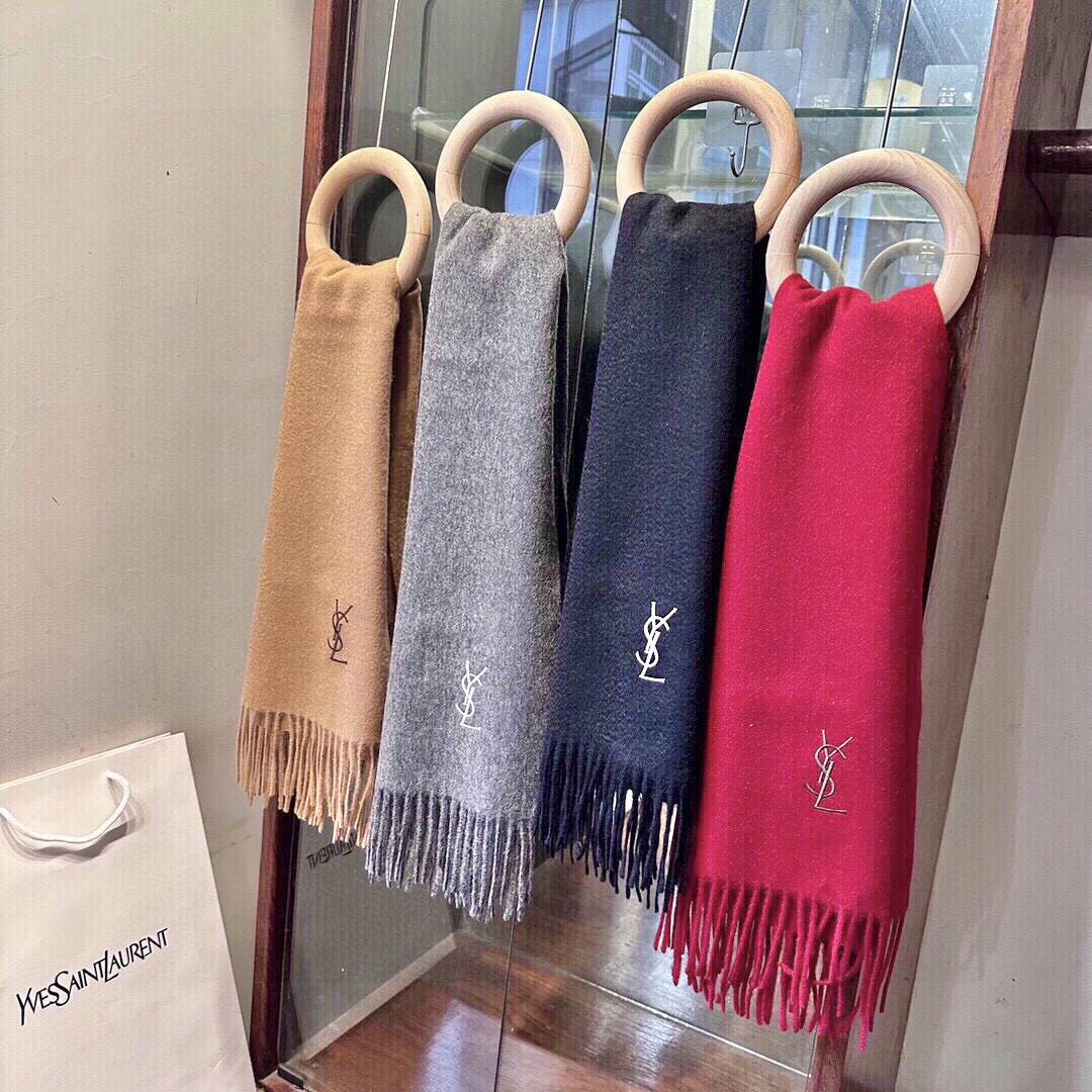 YSL（圣罗兰）100%羊绒版手感好到爆 难得一见的温柔配色，低调又不失优雅❗️】重点推荐高级舒适时髦气