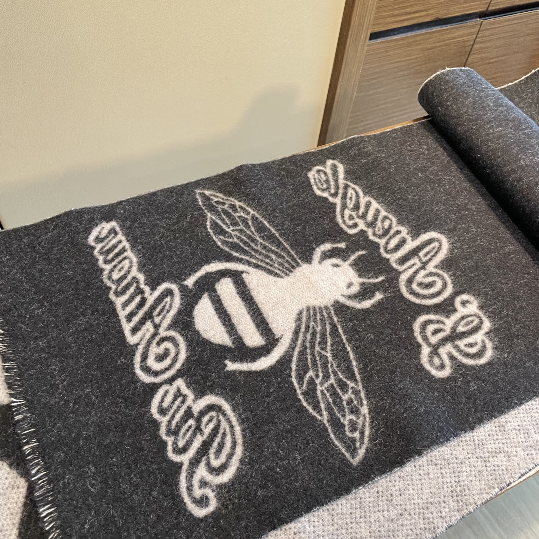 古奇【双G提花双面】款式经典，男女都可以 大方时髦，不过时，随便什么时候拿出来戴都好看。Gucci这款限