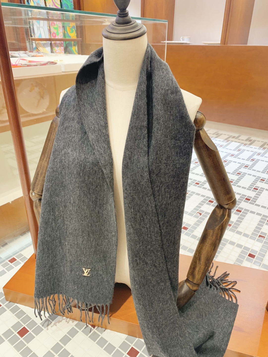 【▪️怒赞推荐‼️高端男士款~】超级无敌赞的男士羊绒围巾！！ZG同步在售，这个价格真的无敌超值！亲妈价格