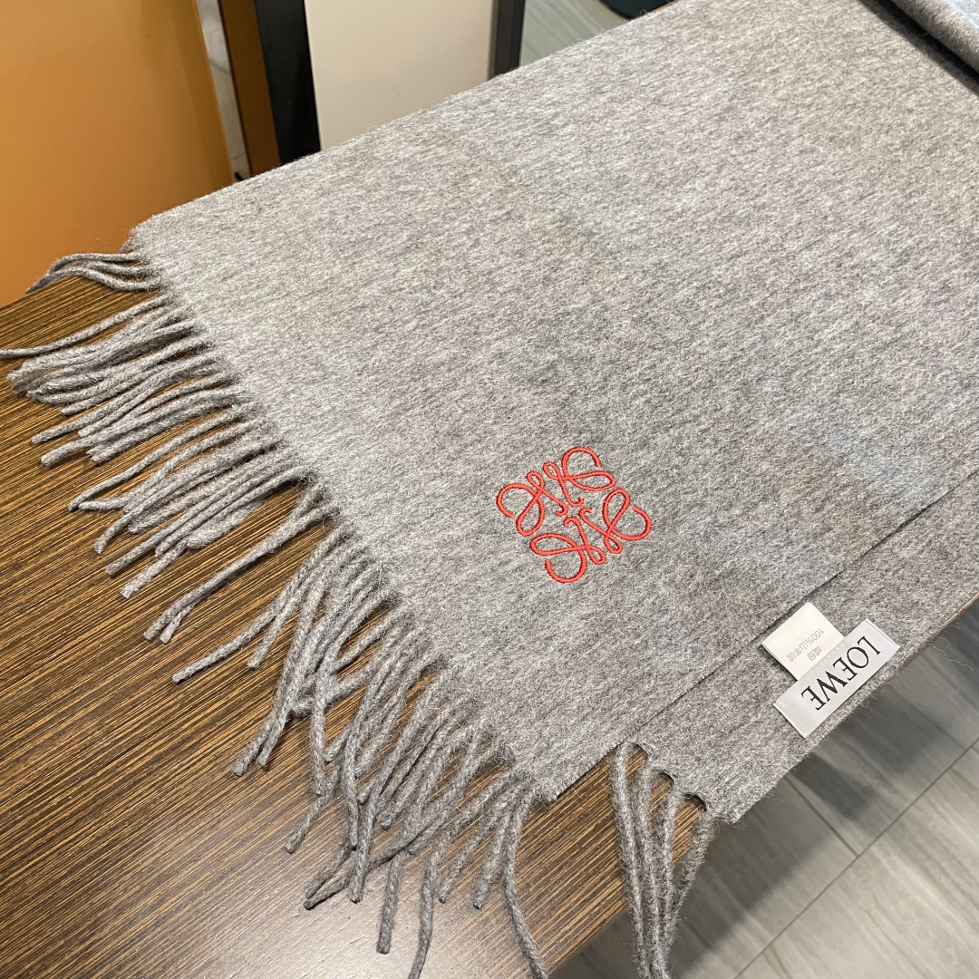 Loewe罗意威今年最新的订单(讲真，送人自用百分推荐)SviP推荐(自留.品质绝对放心).真心觉得可以