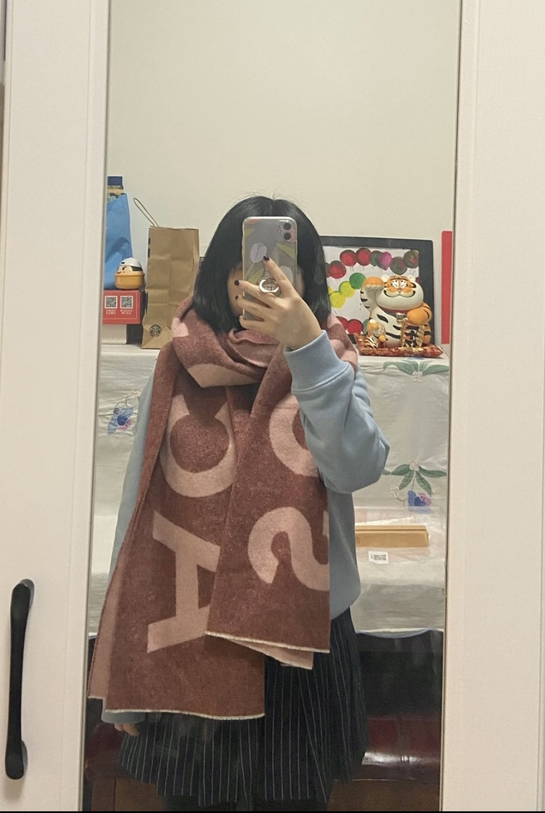 【acne大字母披肩】今年最热的款 🚨🚨原单原厂出品 超级大logo 🎆🎆双面三色纱提花工艺 🎟🎟波普艺