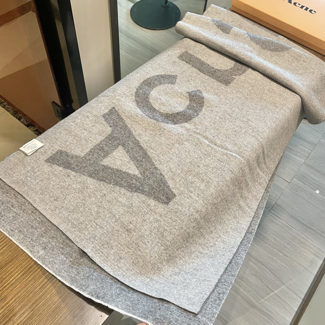 【acne大字母披肩】今年最热的款 🚨🚨原单原厂出品 超级大logo 🎆🎆双面三色纱提花工艺 🎟🎟波普艺