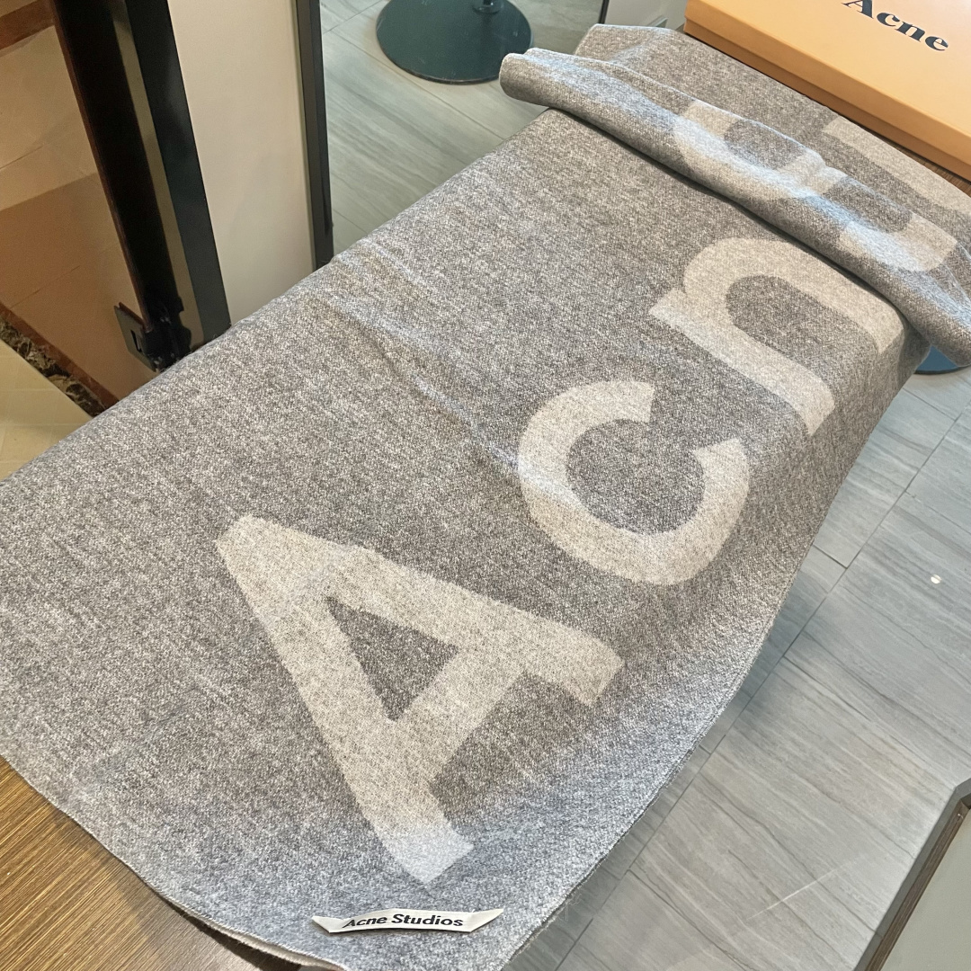 【acne大字母披肩】今年最热的款 🚨🚨原单原厂出品 超级大logo 🎆🎆双面三色纱提花工艺 🎟🎟波普艺