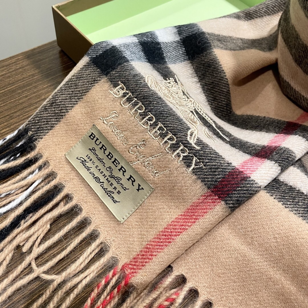 𝑩𝑼𝑹𝑩𝑬𝑹𝑹𝒀 【情侣刺绣羊绒围巾】怒赞自留，难得的高端男款！家属福利！非常正的男士围巾~面料大爱，非