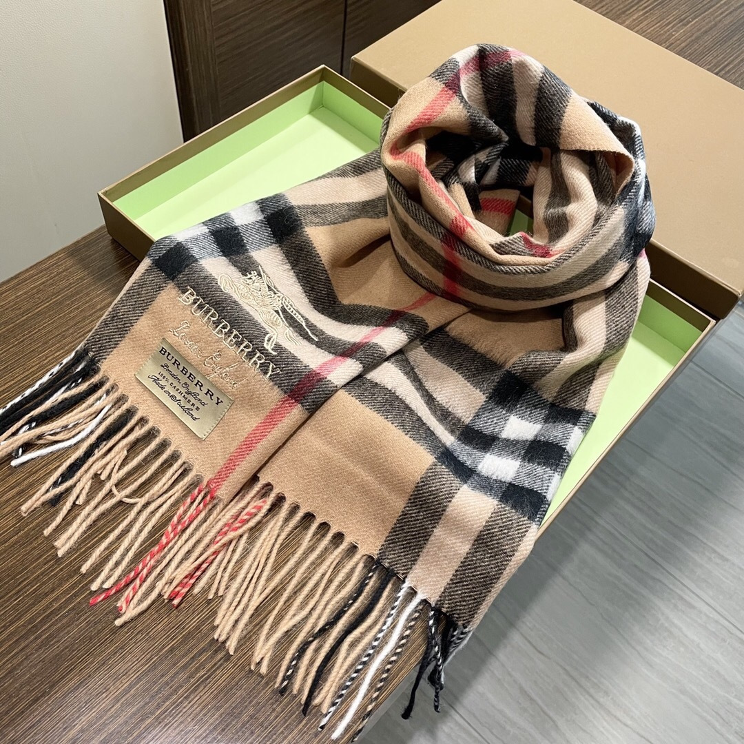 𝑩𝑼𝑹𝑩𝑬𝑹𝑹𝒀 【情侣刺绣羊绒围巾】怒赞自留，难得的高端男款！家属福利！非常正的男士围巾~面料大爱，非