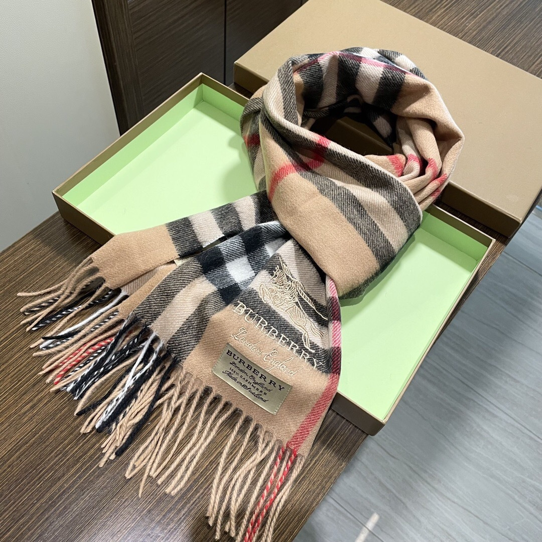 𝑩𝑼𝑹𝑩𝑬𝑹𝑹𝒀 【情侣刺绣羊绒围巾】怒赞自留，难得的高端男款！家属福利！非常正的男士围巾~面料大爱，非