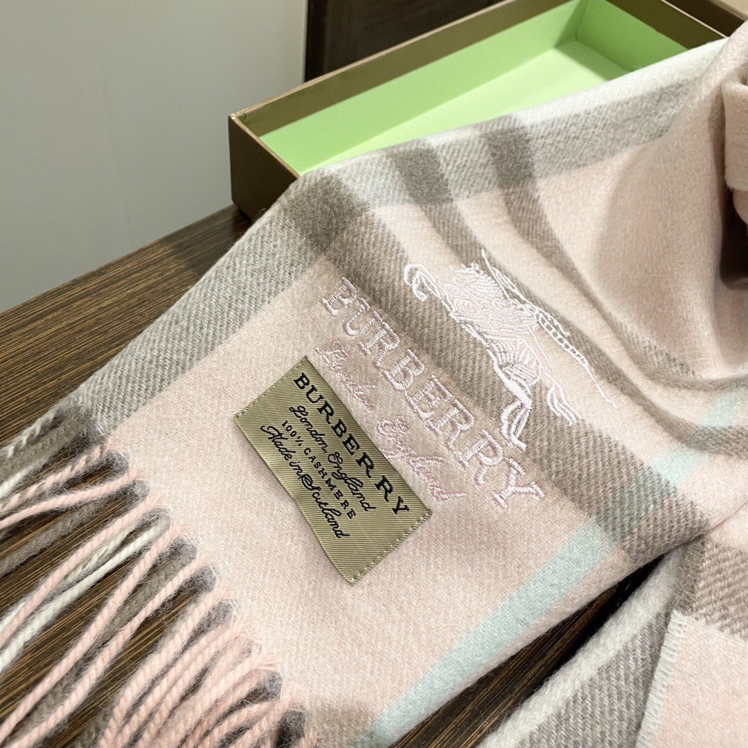 𝑩𝑼𝑹𝑩𝑬𝑹𝑹𝒀 【情侣刺绣羊绒围巾】怒赞自留，难得的高端男款！家属福利！非常正的男士围巾~面料大爱，非