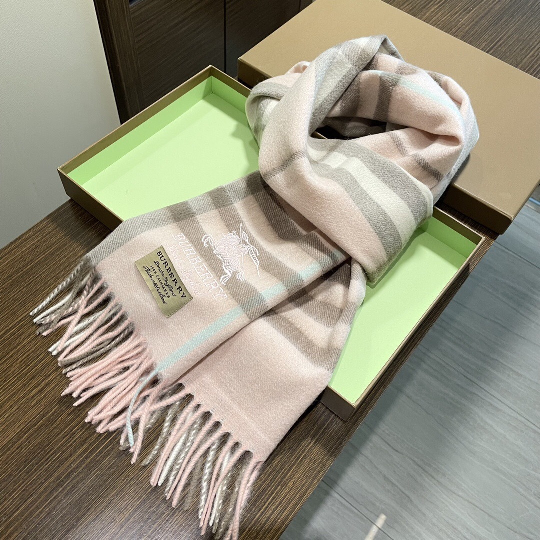 𝑩𝑼𝑹𝑩𝑬𝑹𝑹𝒀 【情侣刺绣羊绒围巾】怒赞自留，难得的高端男款！家属福利！非常正的男士围巾~面料大爱，非