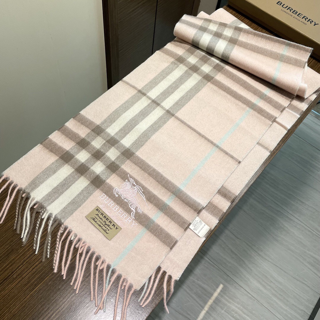 𝑩𝑼𝑹𝑩𝑬𝑹𝑹𝒀 【情侣刺绣羊绒围巾】怒赞自留，难得的高端男款！家属福利！非常正的男士围巾~面料大爱，非