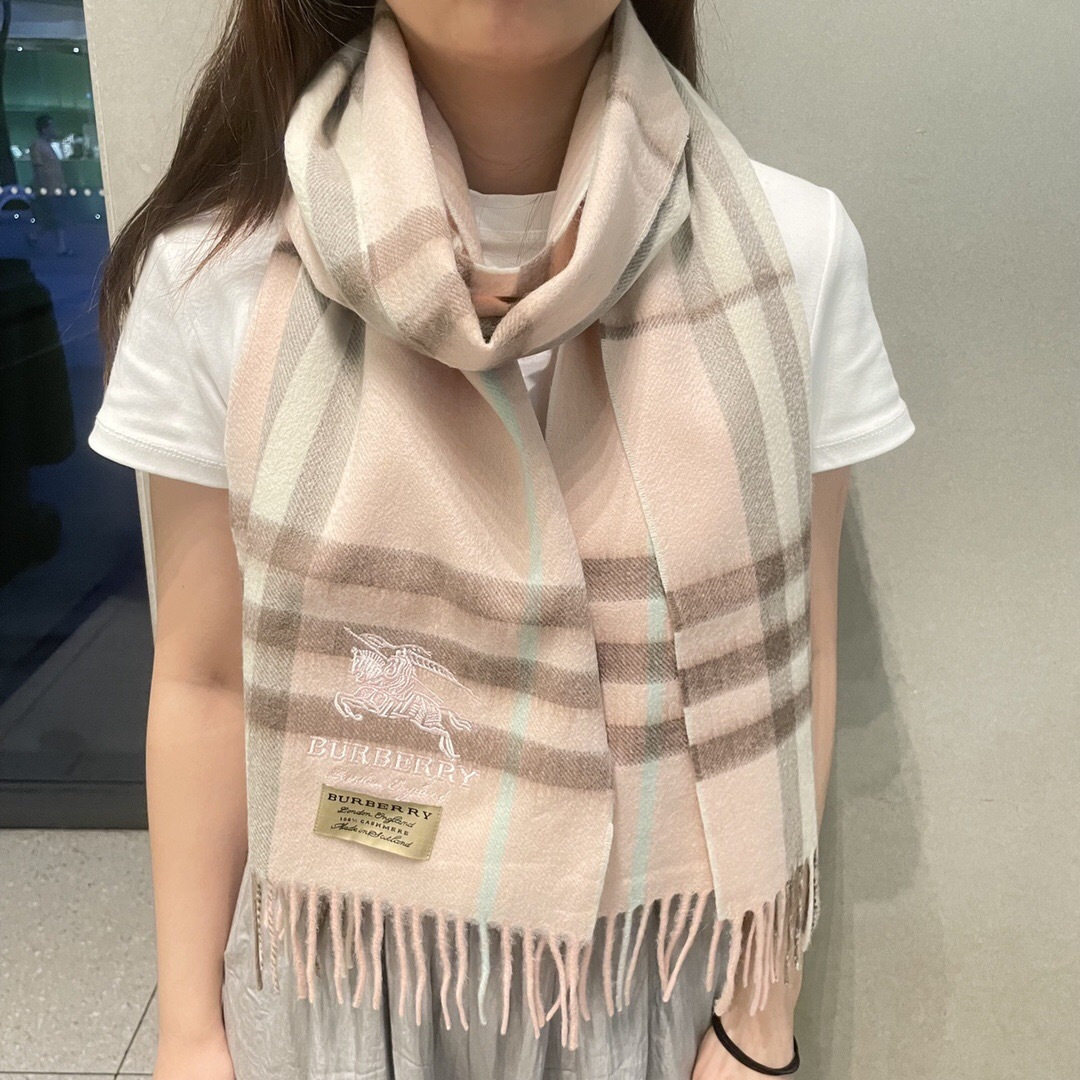 𝑩𝑼𝑹𝑩𝑬𝑹𝑹𝒀 【情侣刺绣羊绒围巾】怒赞自留，难得的高端男款！家属福利！非常正的男士围巾~面料大爱，非