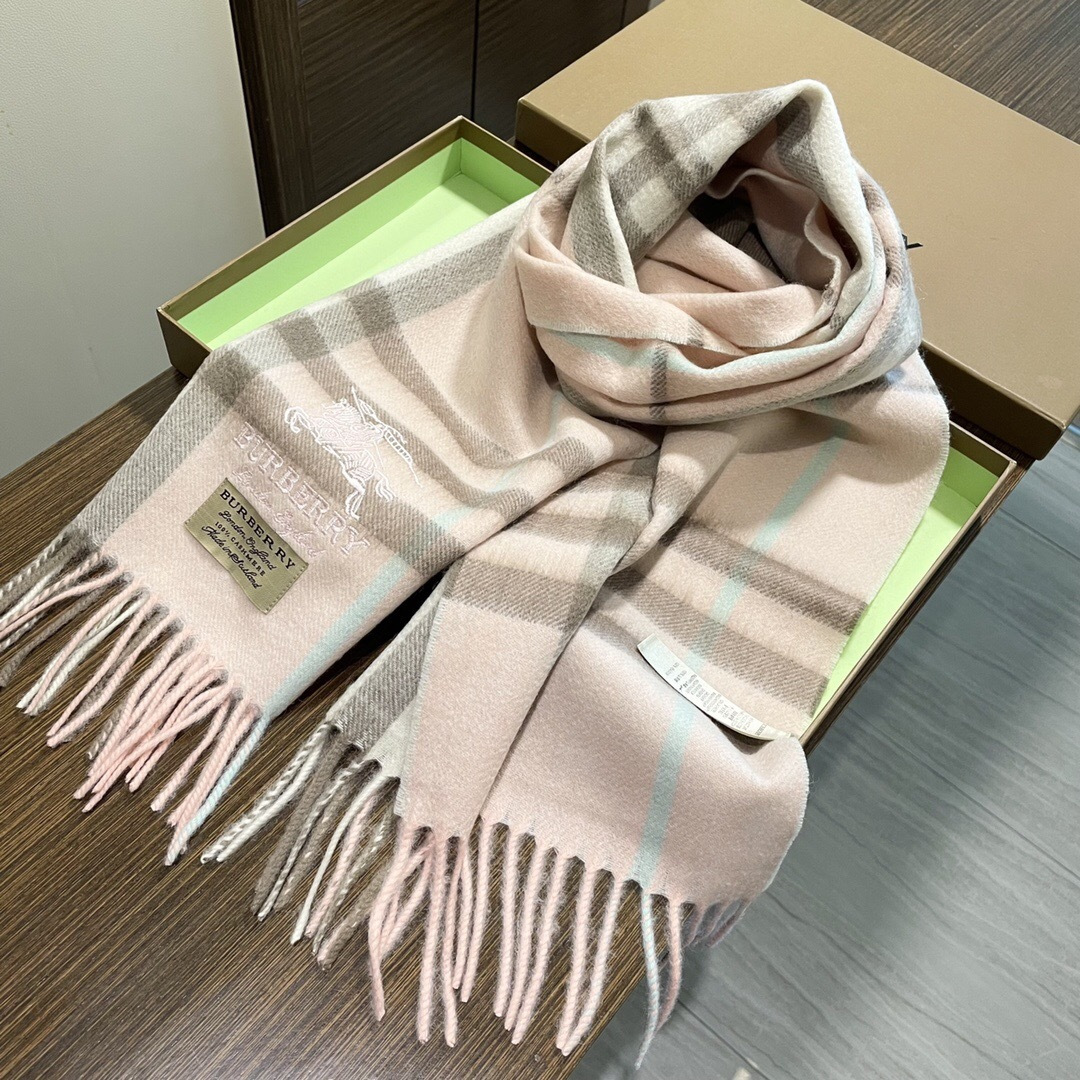 𝑩𝑼𝑹𝑩𝑬𝑹𝑹𝒀 【情侣刺绣羊绒围巾】怒赞自留，难得的高端男款！家属福利！非常正的男士围巾~面料大爱，非