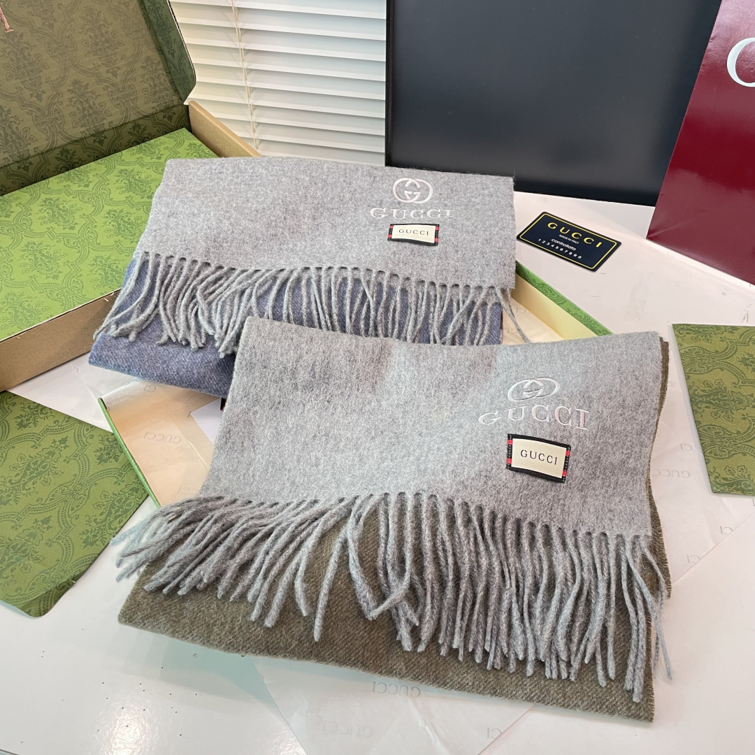 爆款到货古奇经典男女通用围巾👑柔和舒适的围巾带来今季最温暖贴心呵护❤️最顶级的品质❤️羊绒线织出漂亮精致