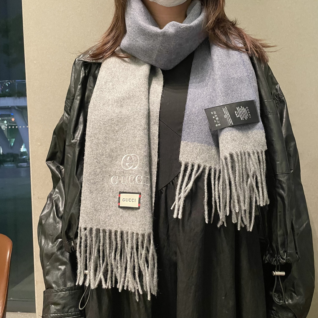 爆款到货古奇经典男女通用围巾👑柔和舒适的围巾带来今季最温暖贴心呵护❤️最顶级的品质❤️羊绒线织出漂亮精致