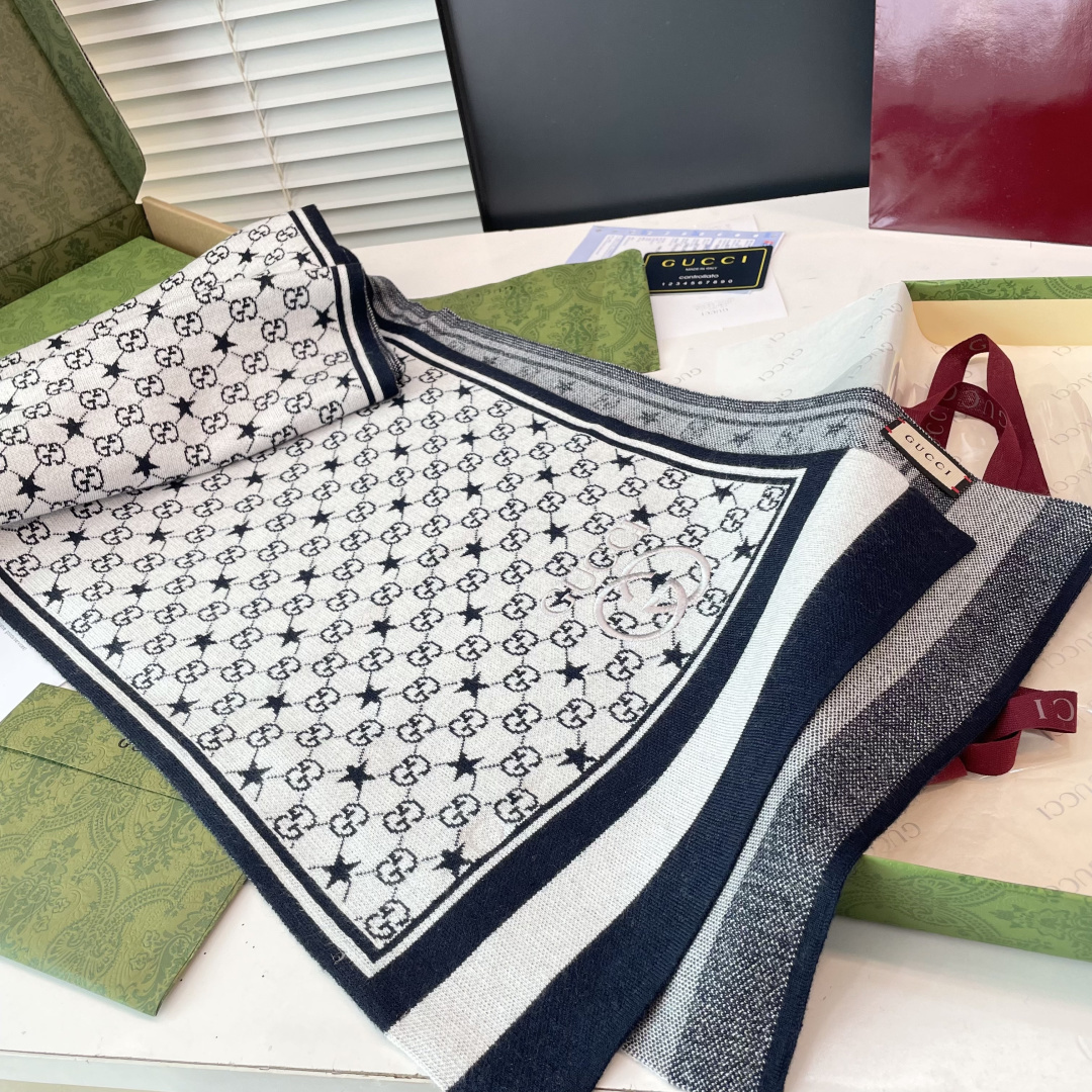 爆款上👍 G家独家牛货【GG针织蜜蜂】🐂 高端品质针织拼接围巾‼️这种精品是市场上及其少见的，GG元素针