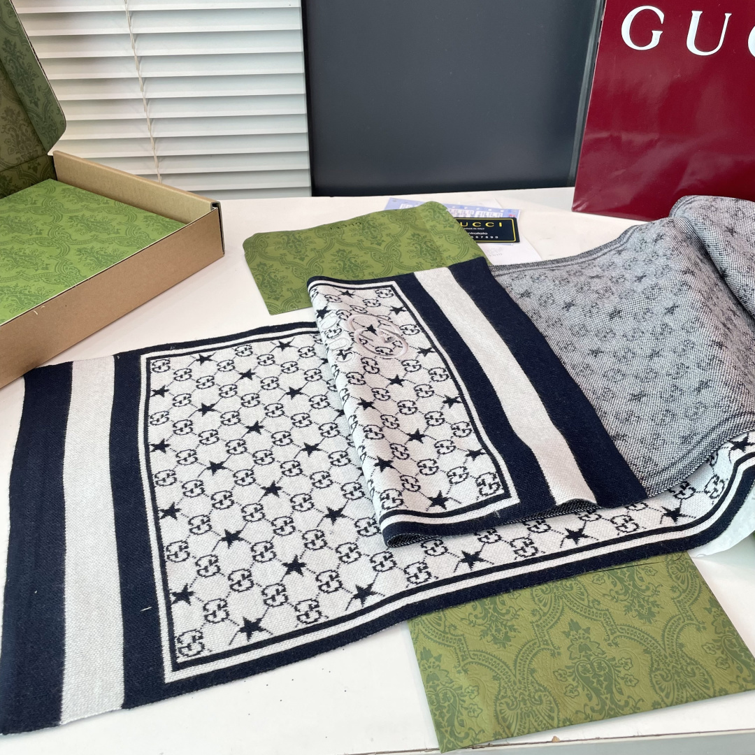 爆款上👍 G家独家牛货【GG针织蜜蜂】🐂 高端品质针织拼接围巾‼️这种精品是市场上及其少见的，GG元素针