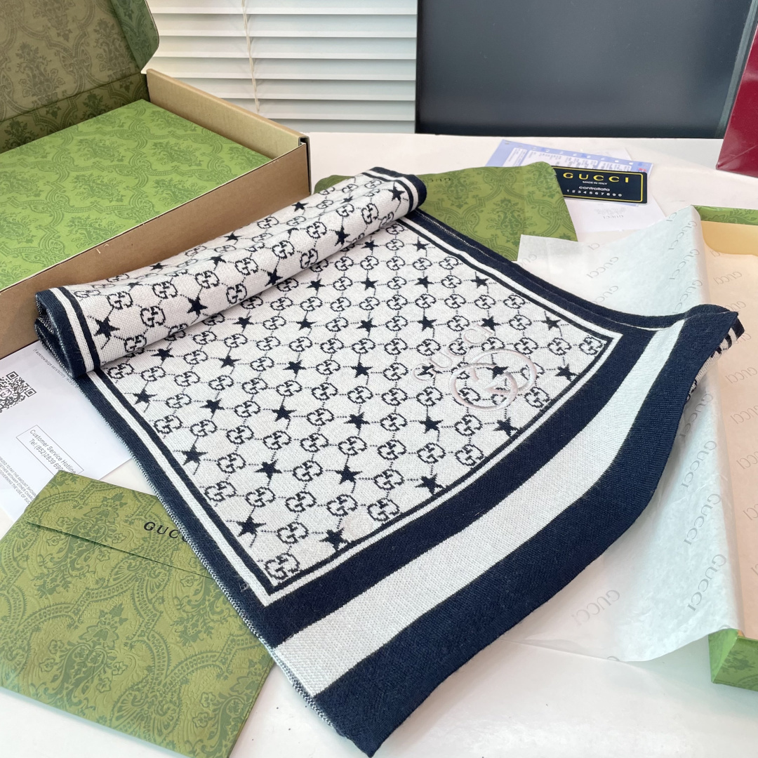 爆款上👍 G家独家牛货【GG针织蜜蜂】🐂 高端品质针织拼接围巾‼️这种精品是市场上及其少见的，GG元素针