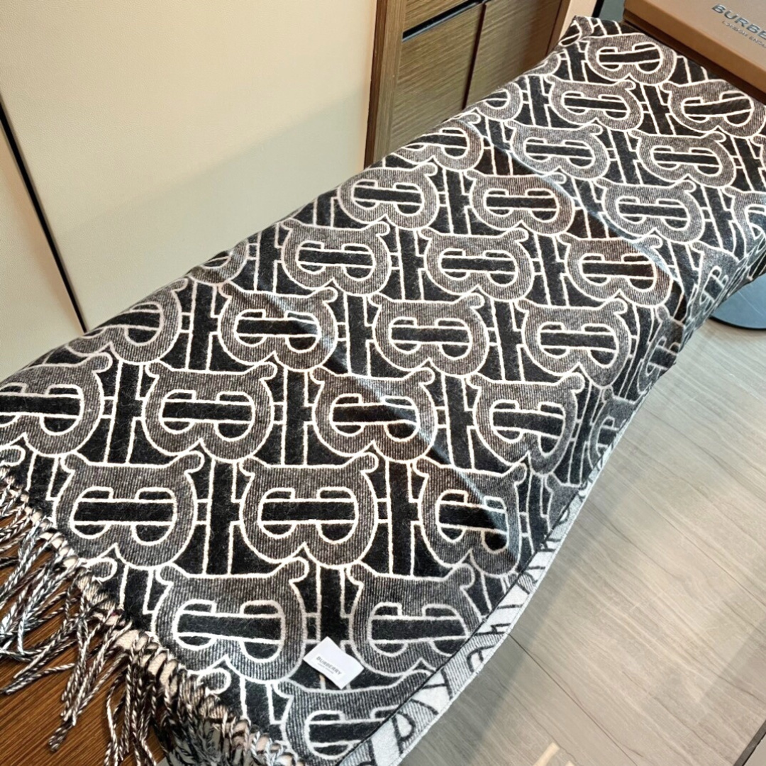 Burberry重磅极品‼️超级流弊。品质绝了，‼️有正品的尽管拉出来PK一下😝绝逼重磅款，一万个推荐👍