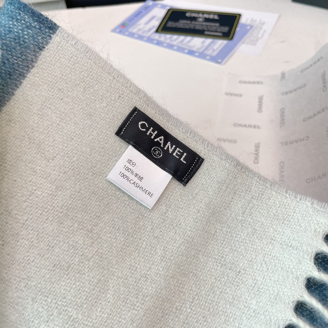 新款 搭配利器🆕🆕 香奈儿系列货 专供viP 产品 ♥顶级苏格兰进口羊毛 纹路织法使围巾赋有弹性且柔软亲