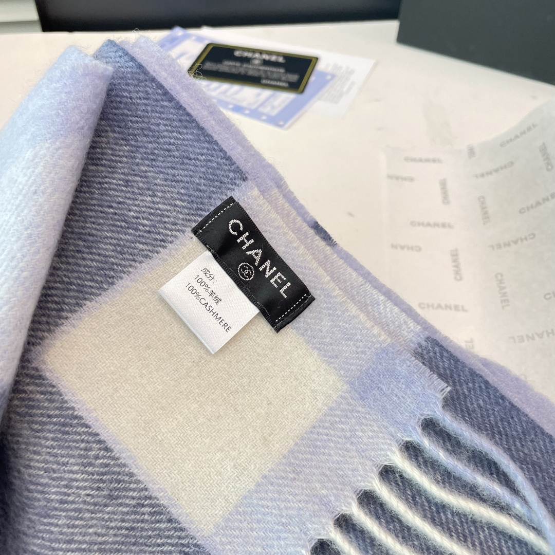 新款 搭配利器🆕🆕 香奈儿系列货 专供viP 产品 ♥顶级苏格兰进口羊毛 纹路织法使围巾赋有弹性且柔软亲