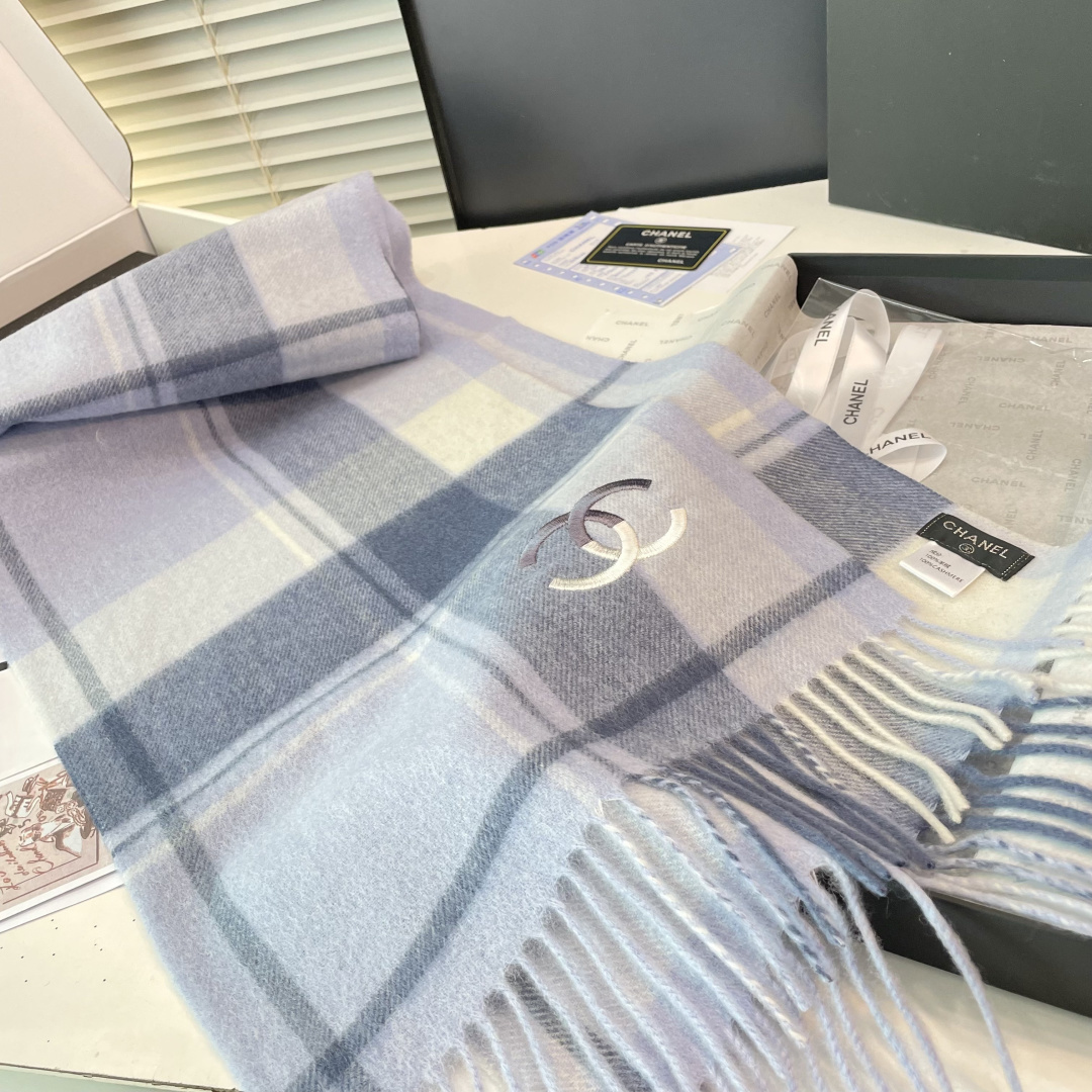 新款 搭配利器🆕🆕 香奈儿系列货 专供viP 产品 ♥顶级苏格兰进口羊毛 纹路织法使围巾赋有弹性且柔软亲