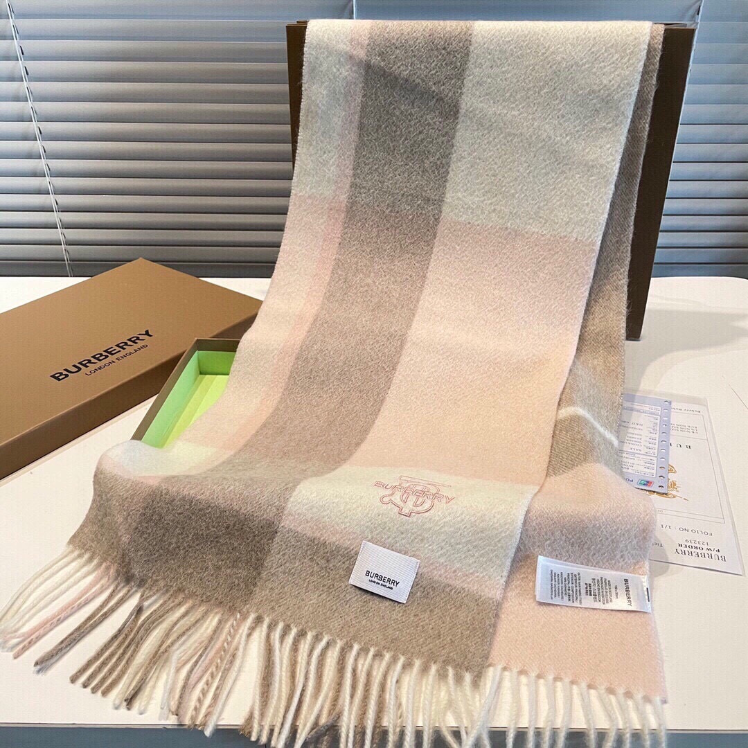 B家。【男女围巾】怒赞自留，难得的高端男款！家属福利！巴宝莉非常正的男士围巾~面料大爱，非常柔软细腻舒服