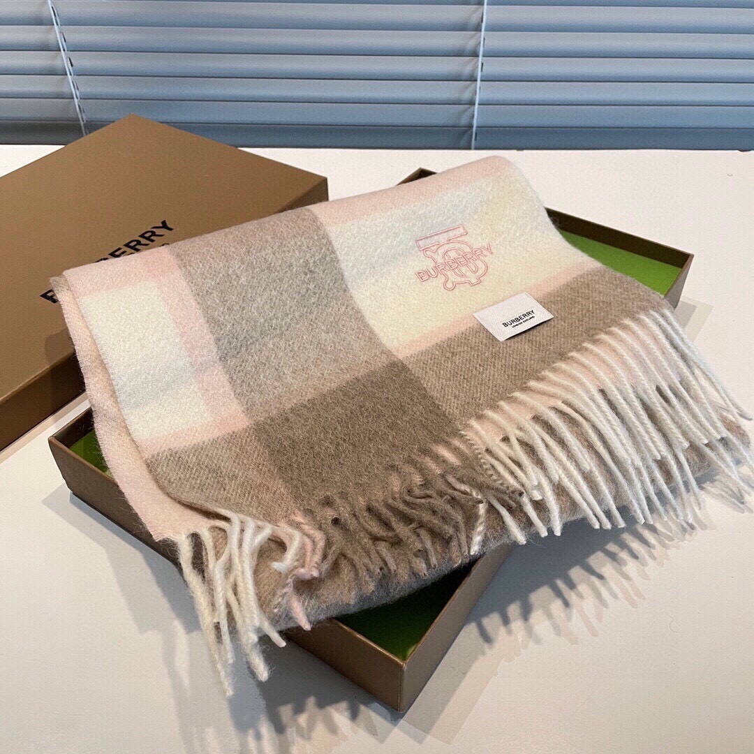 B家。【男女围巾】怒赞自留，难得的高端男款！家属福利！巴宝莉非常正的男士围巾~面料大爱，非常柔软细腻舒服