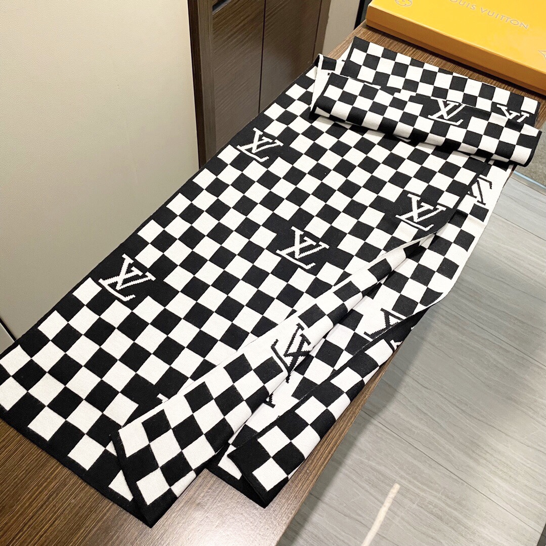 爆款到货LV棋盘格经典棋盘格男女通用围巾👑柔和舒适的羊绒带来今季最温暖贴心呵护❤️最顶级的品质❤️羊绒线