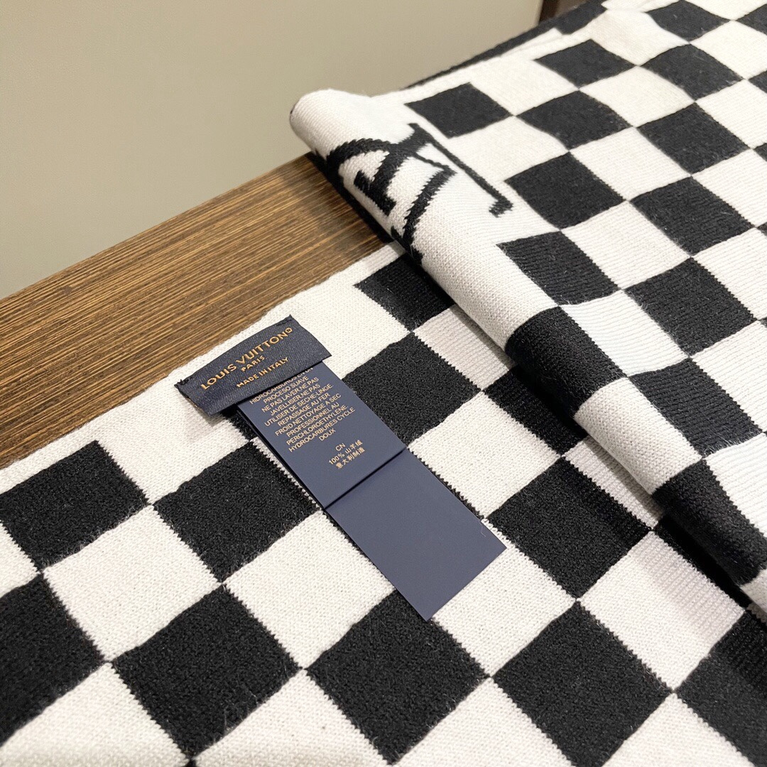 爆款到货LV棋盘格经典棋盘格男女通用围巾👑柔和舒适的羊绒带来今季最温暖贴心呵护❤️最顶级的品质❤️羊绒线