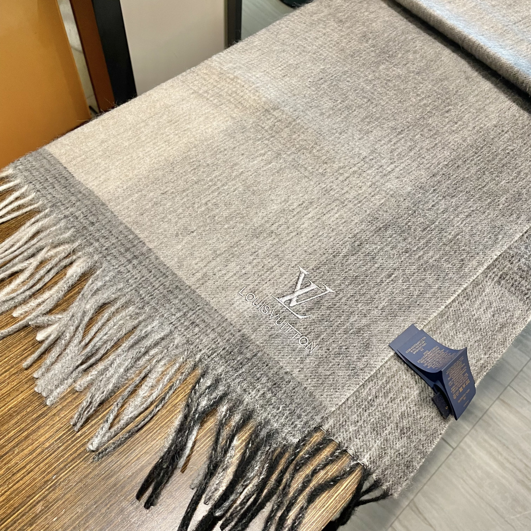 【▪️怒赞推荐‼️高端男士款~】超级无敌赞的男士羊绒围巾！！ZG同步在售，这个价格真的无敌超值！亲妈价格