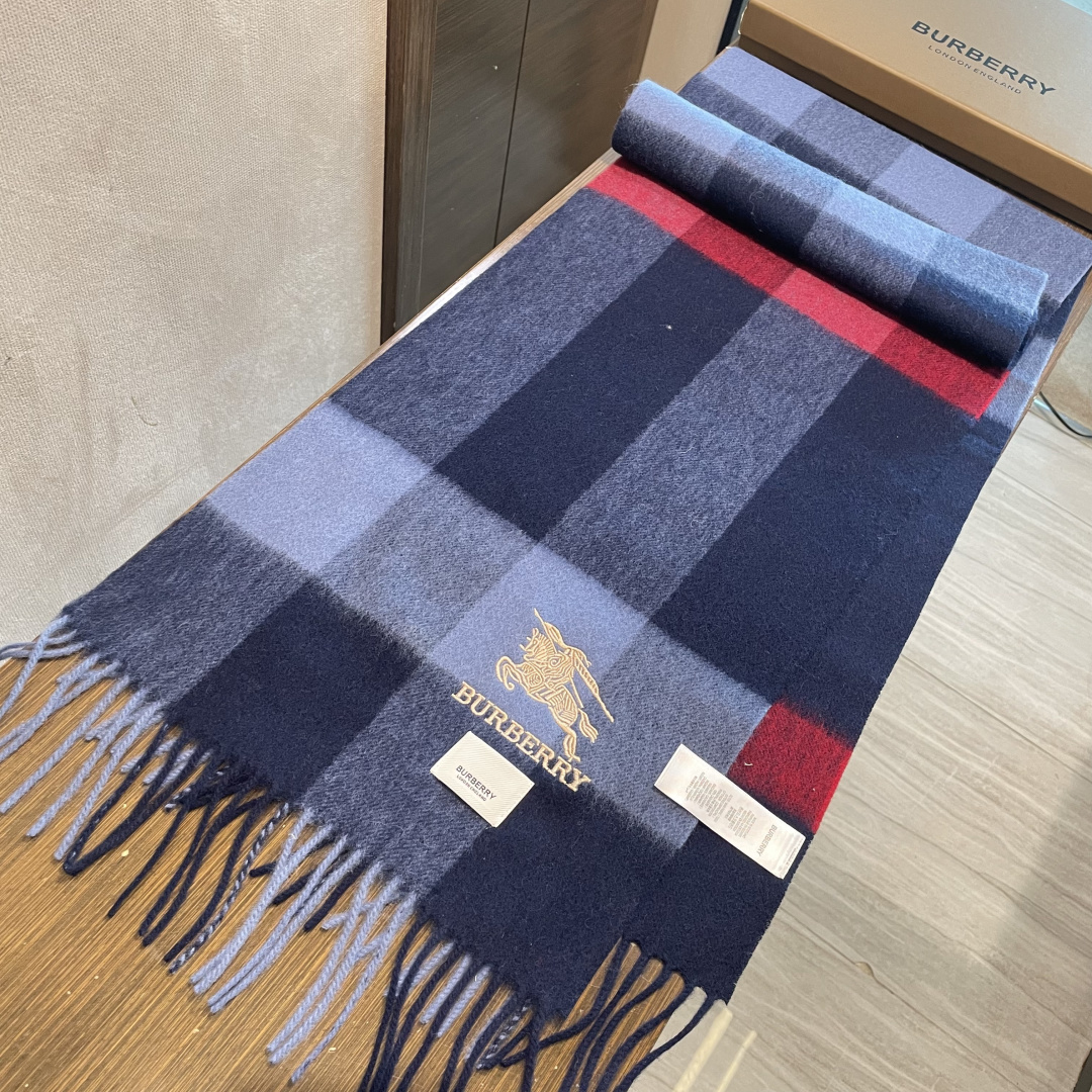 爆款大量现货 放心上图 巴宝利国际品牌时尚男士围巾上市。。✨霸气休闲为一体[鼓掌][鼓掌]顶级羊绒+精细