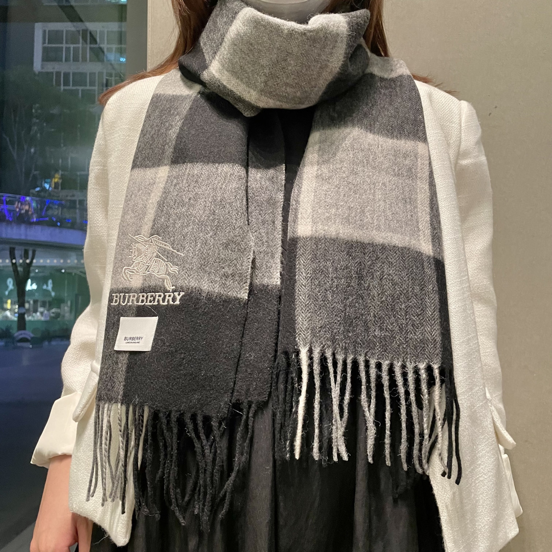 【巴宝莉】欧洲羊绒男女款发售，👊顶级原单正品尾货🌲，明星同款，🎩优雅温和的时尚之美，穿上有型，🆚在任何场