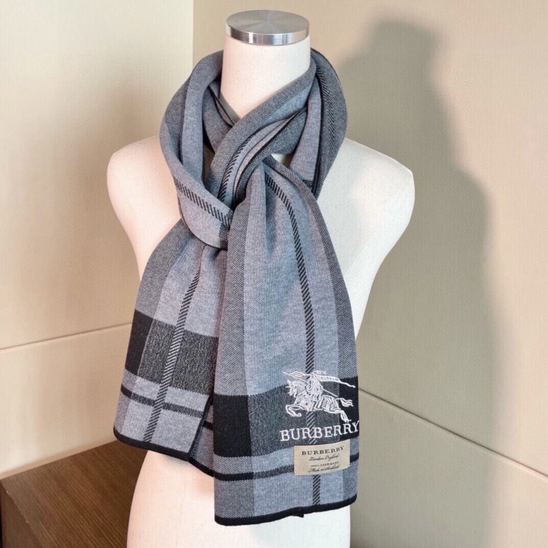 同步专柜，高端羊绒针织围巾！】可正式，可随意，非常Classical的男款设计。这款织法比较难，又很费纱