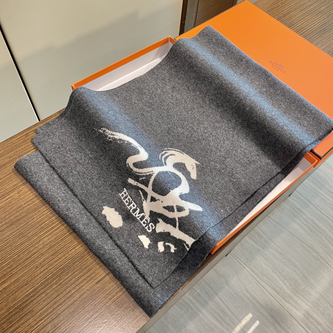 爱马仕百分百纯羊绒长巾👏💙顶级原单正品旷世绝美，顶级高端货👼【绝对值得珍藏👍】专柜限量哦‼️有钱都很难订