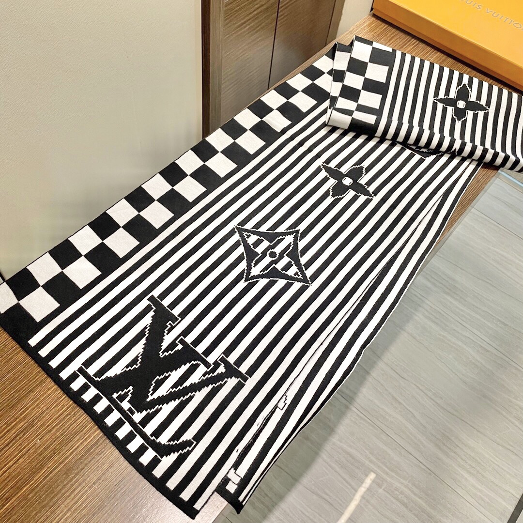 LV【男女围巾】怒赞自留，难得的高端货！家属福利！非常正的围巾~面料大爱，非常柔软细腻舒服，大气简约，超