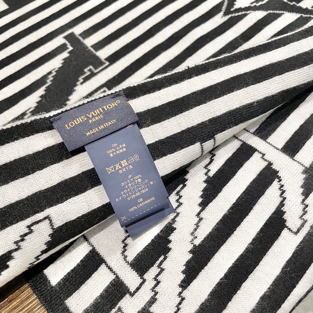 LV【男女围巾】怒赞自留，难得的高端货！家属福利！非常正的围巾~面料大爱，非常柔软细腻舒服，大气简约，超