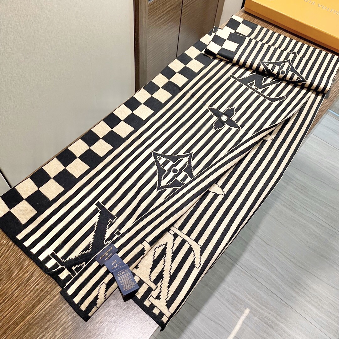 LV【男女围巾】怒赞自留，难得的高端货！家属福利！非常正的围巾~面料大爱，非常柔软细腻舒服，大气简约，超