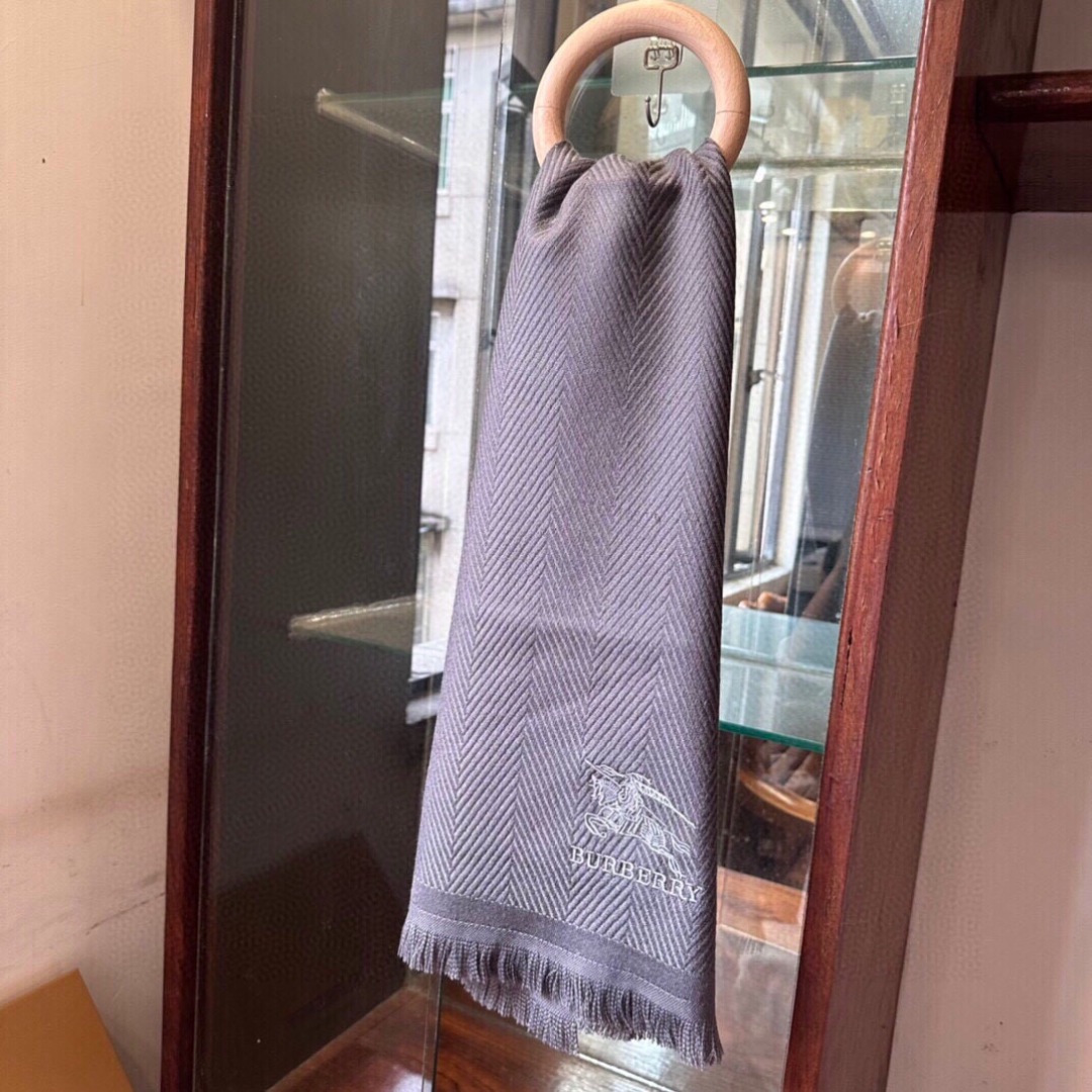 到货了 巴宝莉新款到货！海外原单，专柜原版，👏🎀️精美 今年超流行的款✨颜色随便百搭精神现👍💓🎀时尚级惊