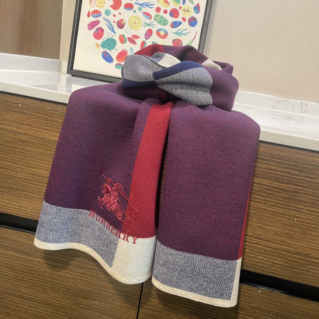 巴宝莉高端羊绒针织围巾！】可正式，可随意，非常Classical的男款设计。这款织法比较难，又很费纱线，