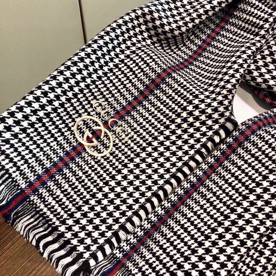 viP推荐👍Gucci2025 专柜最新款‼️。爆款哦 😘💍实物真心美 🎀千鸟格小蜜蜂🐝💓💃🏻无论设计都