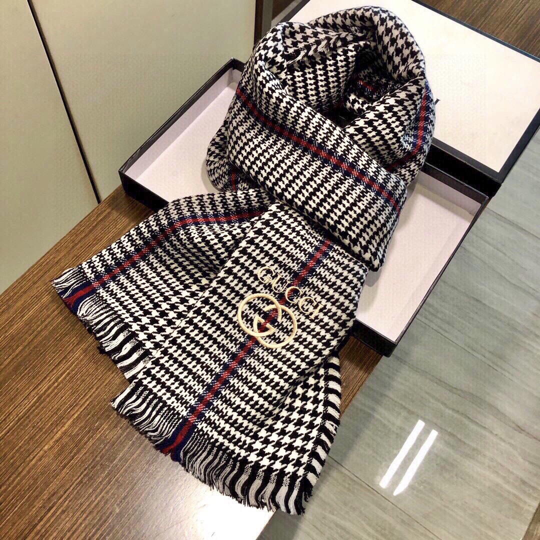 viP推荐👍Gucci2025 专柜最新款‼️。爆款哦 😘💍实物真心美 🎀千鸟格小蜜蜂🐝💓💃🏻无论设计都