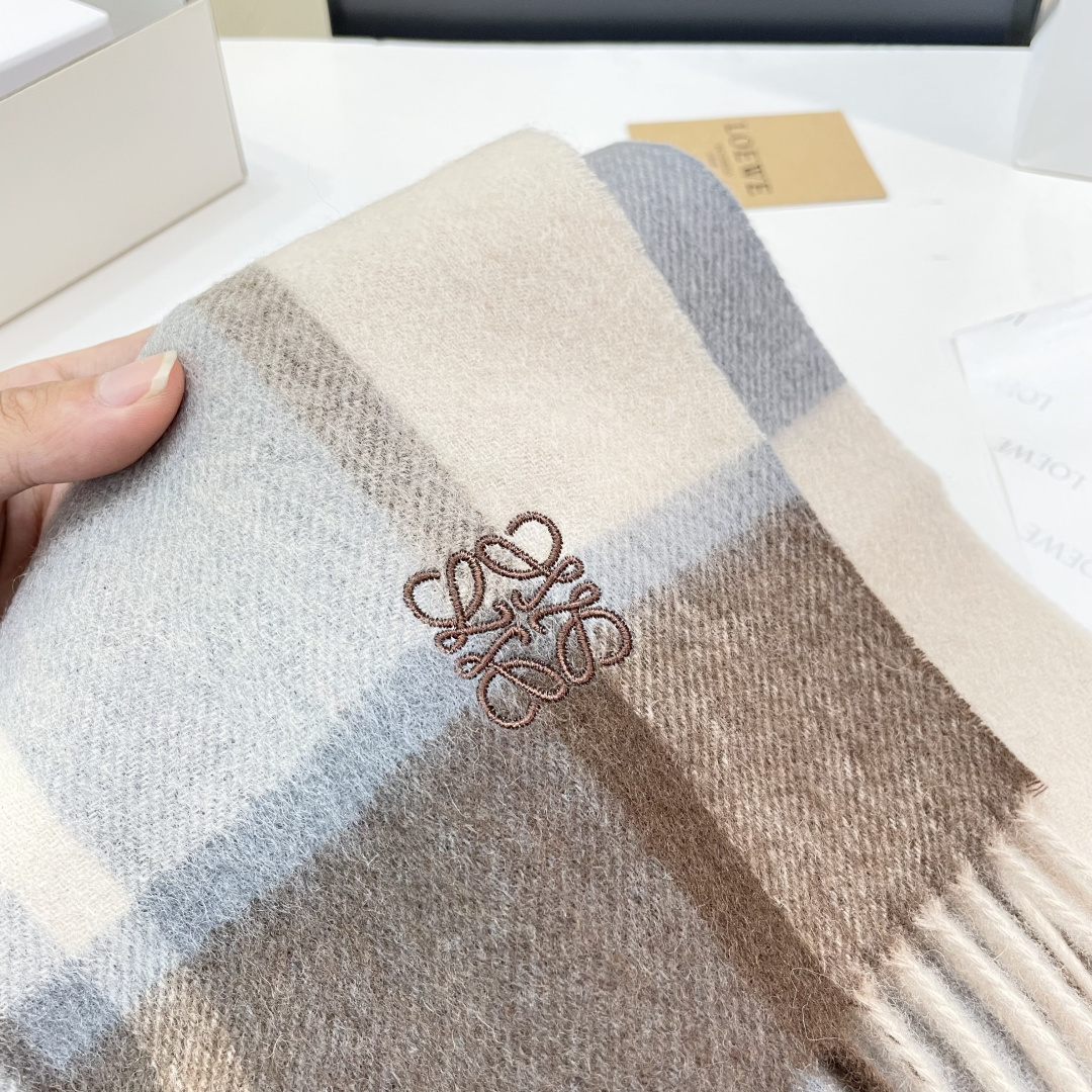 Loewe罗意威今年最新的订单(讲真，送人自用百分推荐)SviP推荐(自留.品质绝对放心).真心觉得可以