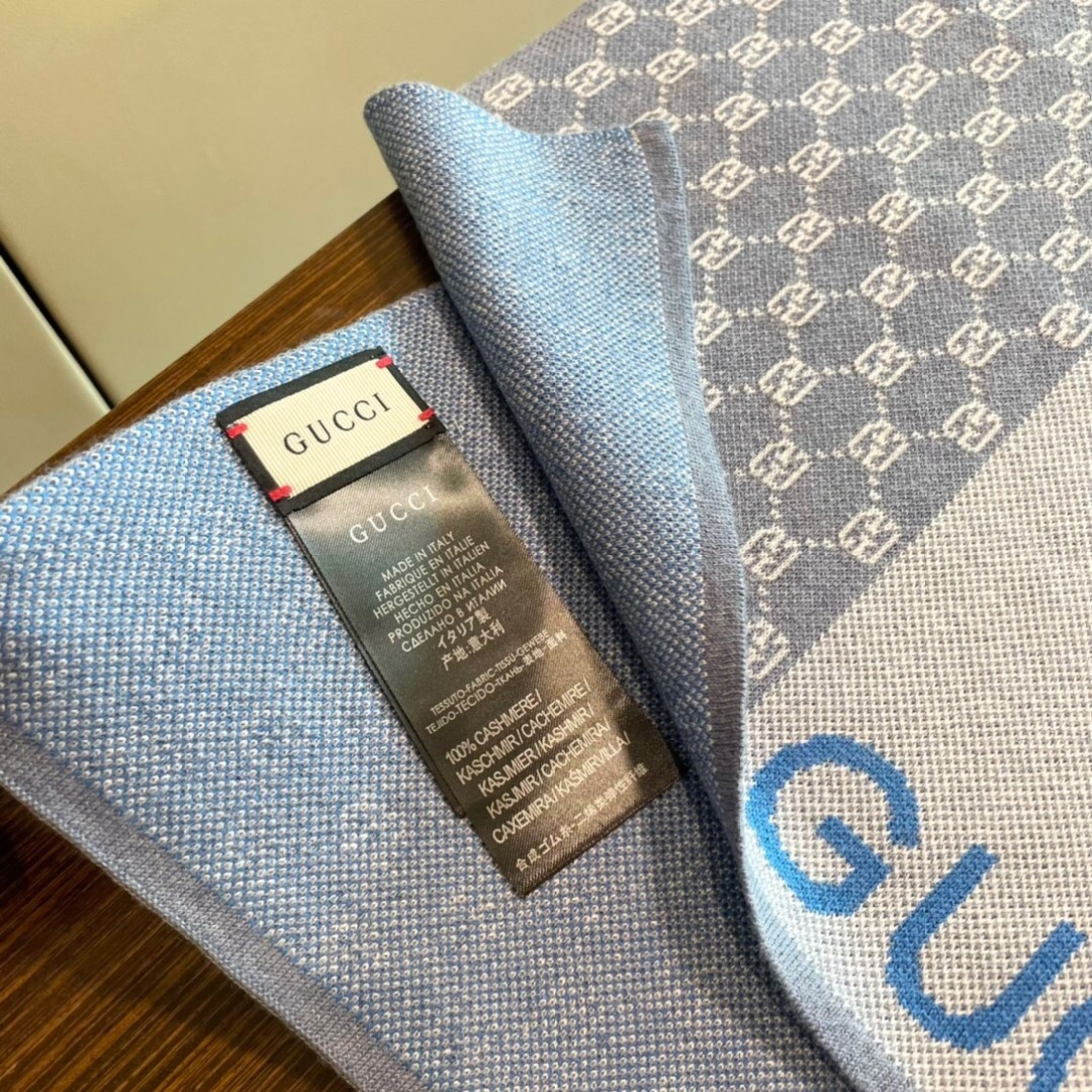 爆款到货古奇男女通用针织围巾👑柔和舒适的羊毛带来今季最温暖贴心呵护❤️最顶级的品质❤️羊绒线织出漂亮精致