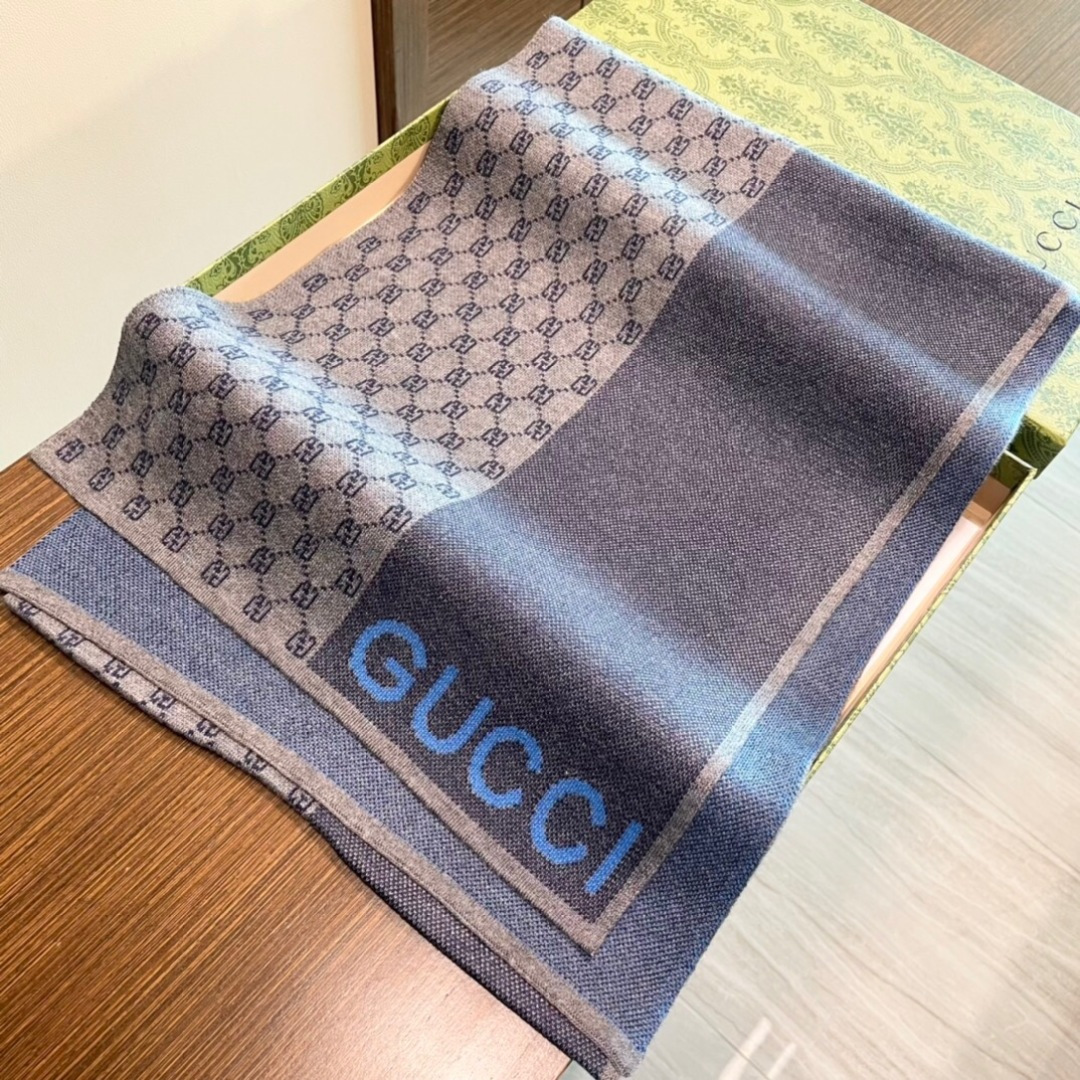 爆款到货古奇男女通用针织围巾👑柔和舒适的羊毛带来今季最温暖贴心呵护❤️最顶级的品质❤️羊绒线织出漂亮精致