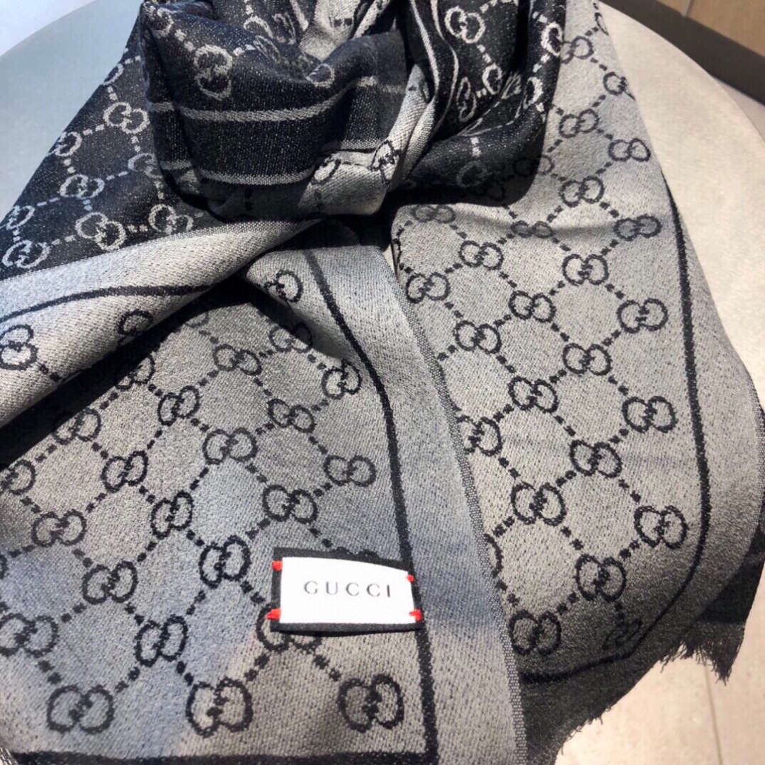 爆款重现 上新💓😘古奇专柜最新款‼️超级超级美的羊绒长巾‼️。真心美的让人心动 男女上身效果简直美翻了 